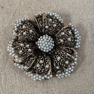 Vintage-Inspired Gold Floral Pearl Brooch - Gold and White